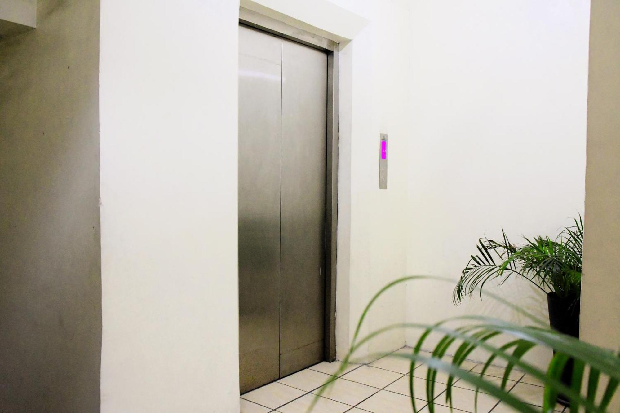 Arzo Hotel Makati Makati City Exterior photo