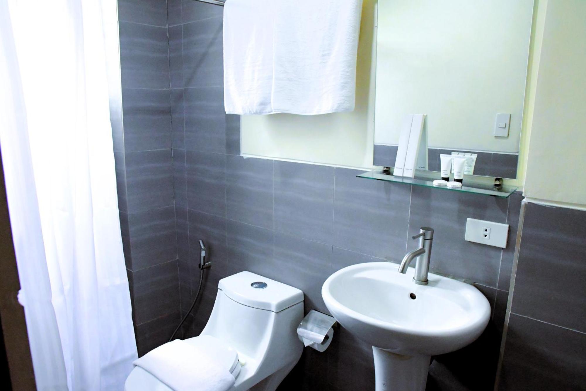 Arzo Hotel Makati Makati City Exterior photo