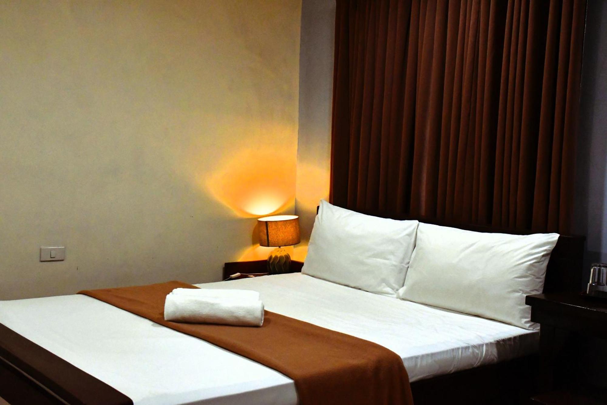Arzo Hotel Makati Makati City Exterior photo